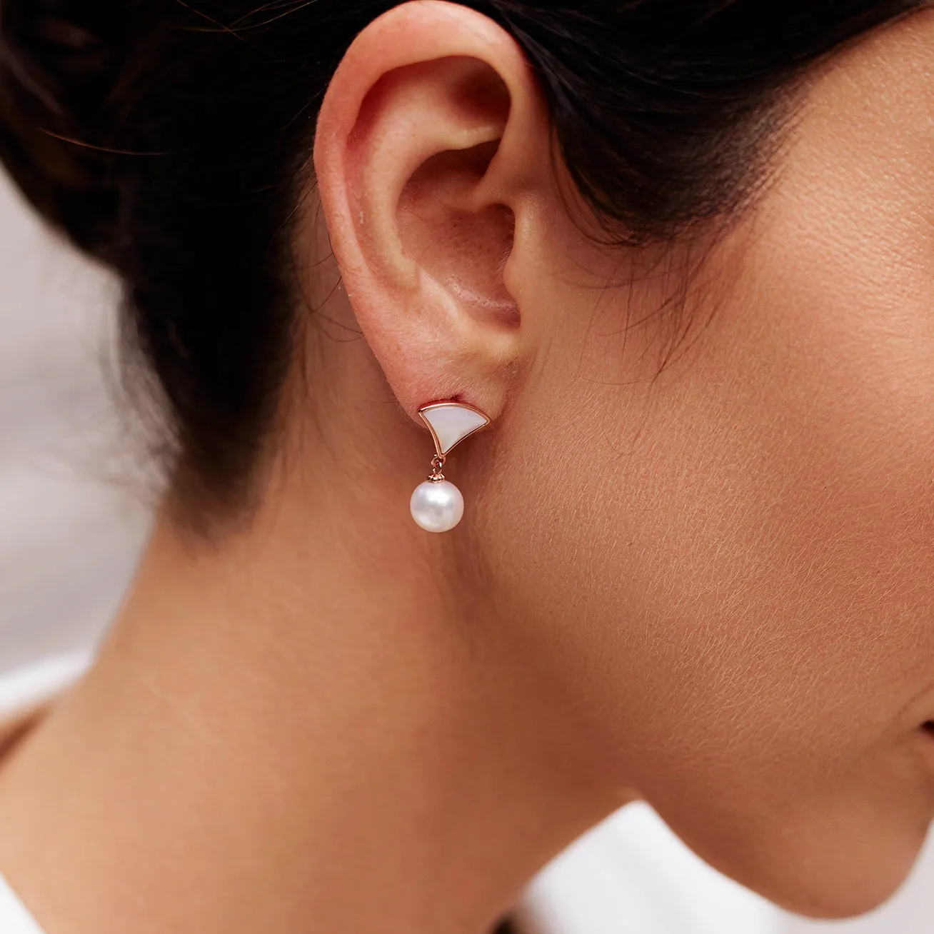 Elegant Freshwater Pearl Earrings WE00574