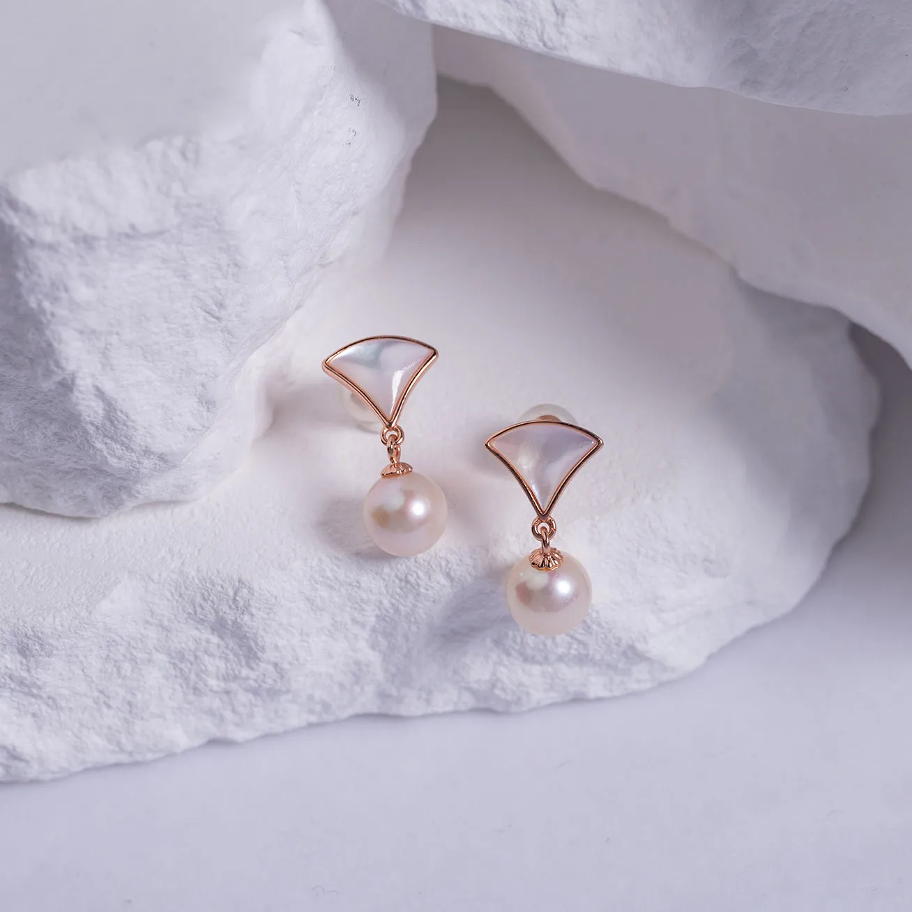 Elegant Freshwater Pearl Earrings WE00574