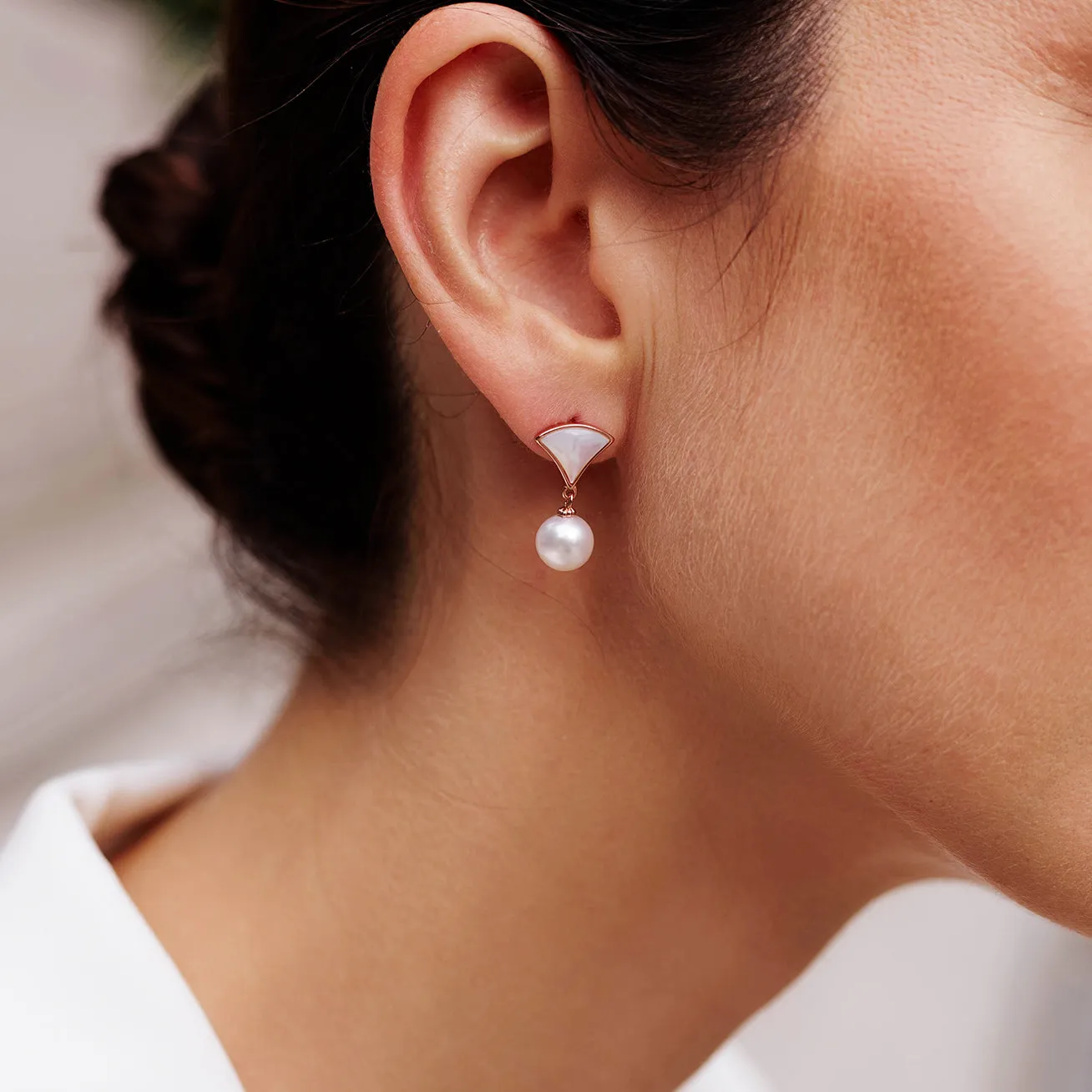 Elegant Freshwater Pearl Earrings WE00574